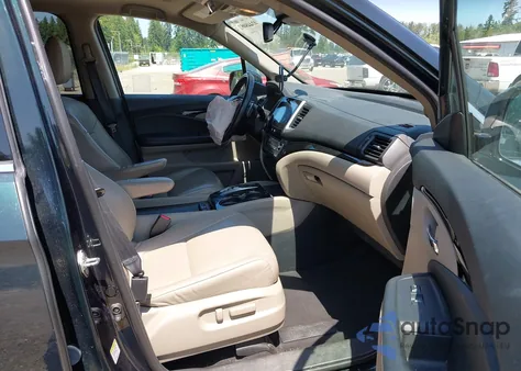 2016 Honda Pilot Touring z USA, uszkodzony, nr VIN 5FNYF6H95GB047558